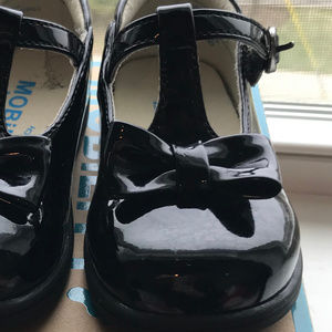 EUC Nina Mobility Cruz Black Patent Mary Janes -5W